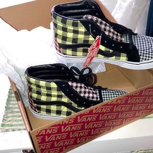 Vans plaid size 6